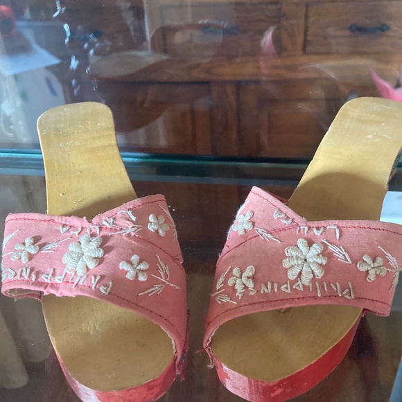 Retro Philippines carved wood wedges sandals - Picture 2 of 3